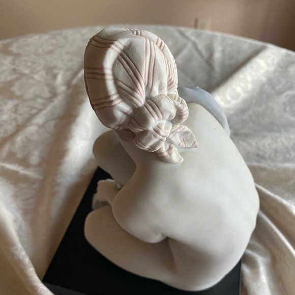 RETIRED 2004 ‘SOOTHING REFLECTIONS’ Lladro item# 01016888 - Picture 3 of 15